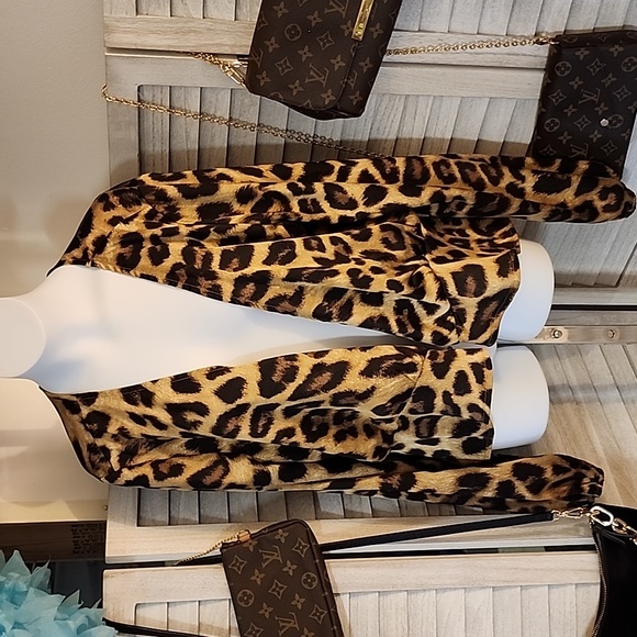 Fashion Nova Jackets & Blazers - Fashion Nova brand cropped jacket